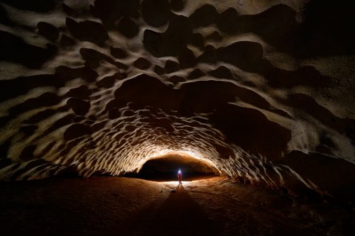 Grotte de St Marcel (Ardèche) - Galerie principale avec coups de gouges au plafond(SP-12-1017)